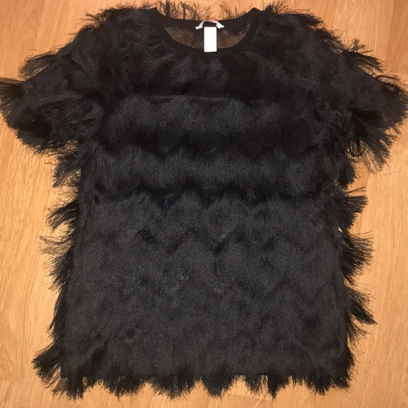 H&M Tops - H&M short sleeve fringe top in black,XS!GORGOUES